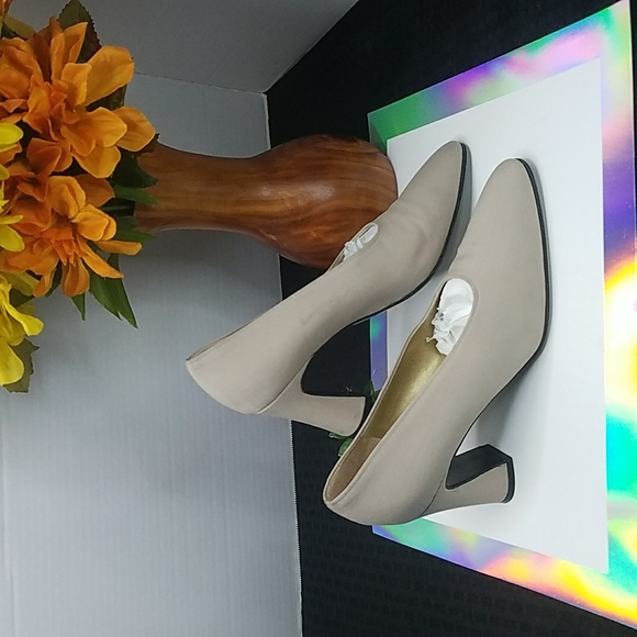 Yves Saint Laurent Beige Block Heels Leather Italy Made Size 7 Medium - Picture 3 of 9